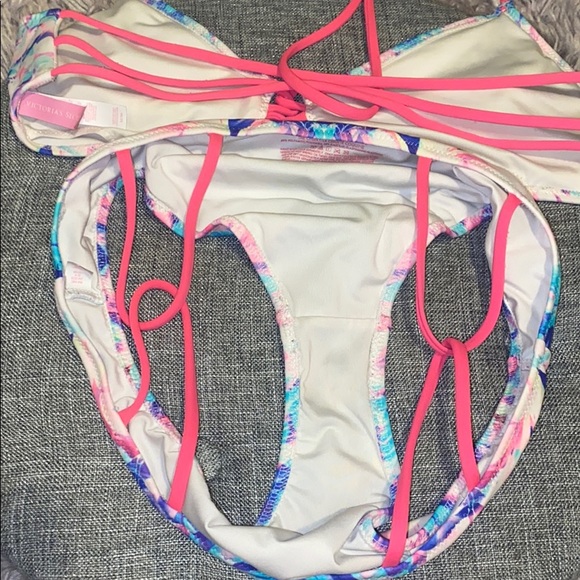 Vs bikini - Picture 3 of 3